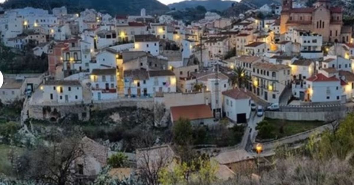 The-tiny-pretty-Spanish-village-where-Brits-are-flocking-despite.jpg