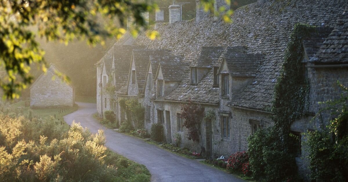 ‘Most-beautiful-village-in-England-known-for-its-charming-cottages.jpg