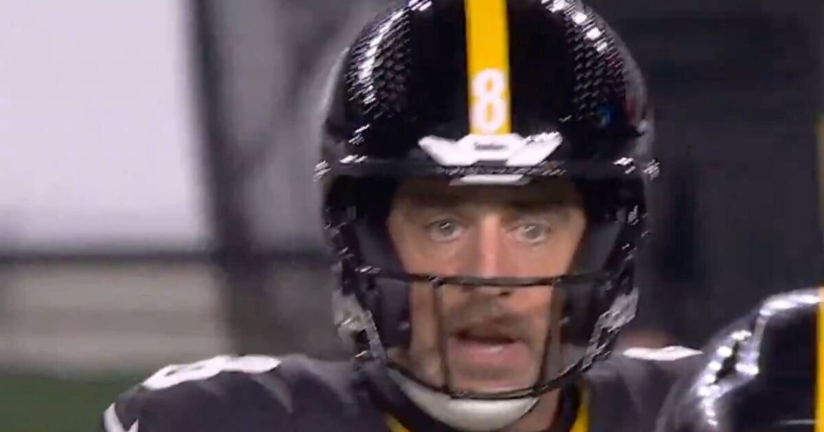 Angry-Aaron-Rodgers-snaps-at-Steelers-team-mate-during-Bengals-loss.jpg