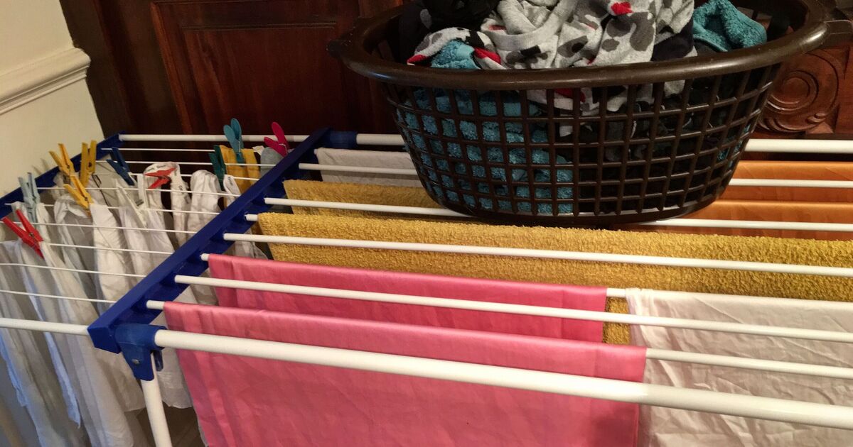 How to dry clothes and bedding fast indoors without tumble dryer or heating