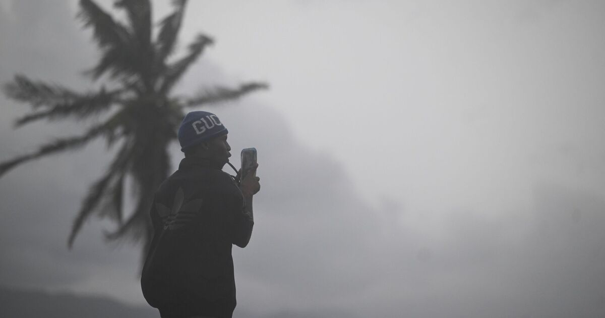 Hurricane Melissa LIVE: Brits stranded as ‘storm of the century’ hits Jamaica | World | News