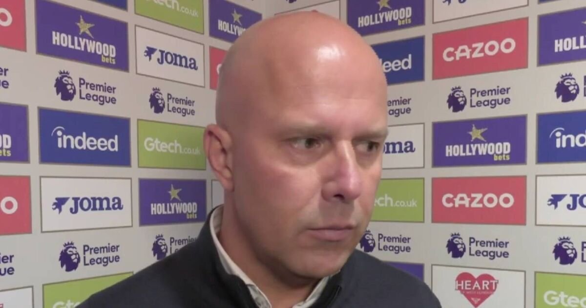 Liverpool-boss-Arne-Slot-points-finger-at-own-team-in.jpg