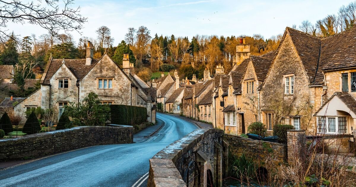 Magical-UK-village-thats-the-‘prettiest-in-Autumn-full.jpg