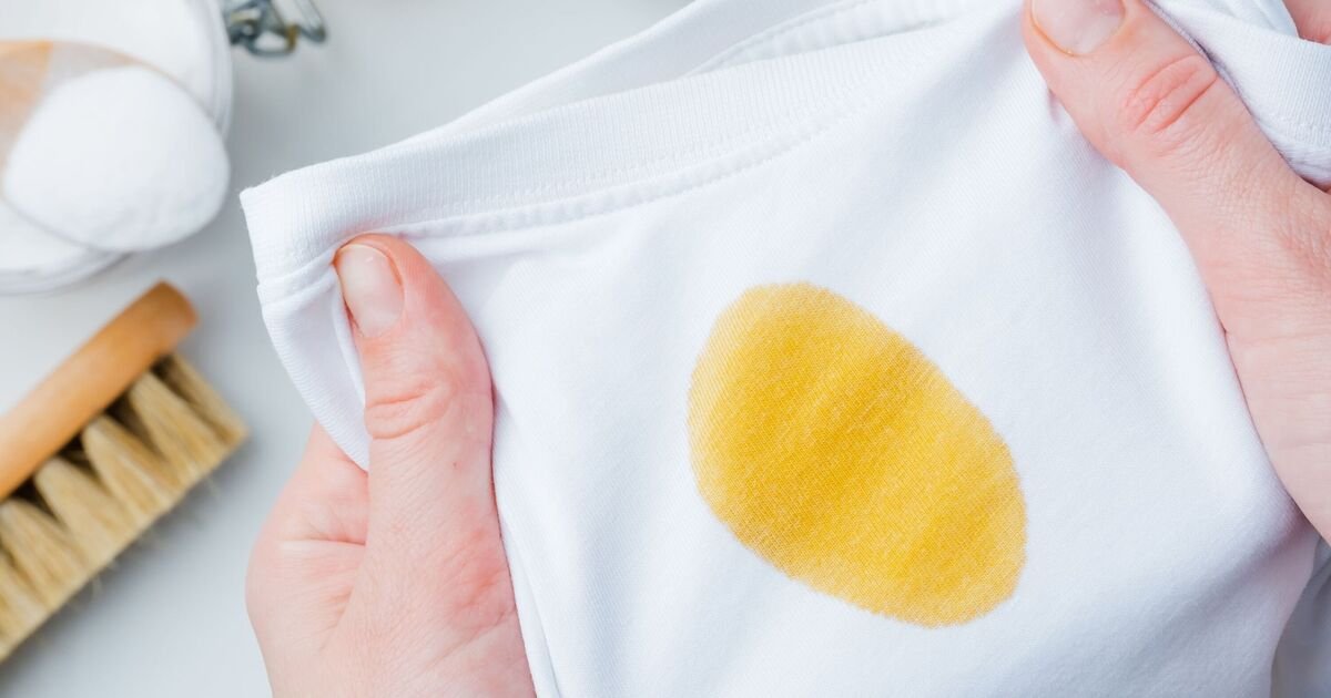 Remove-oily-stains-from-clothes-by-using-2-staple-ingredients.jpg