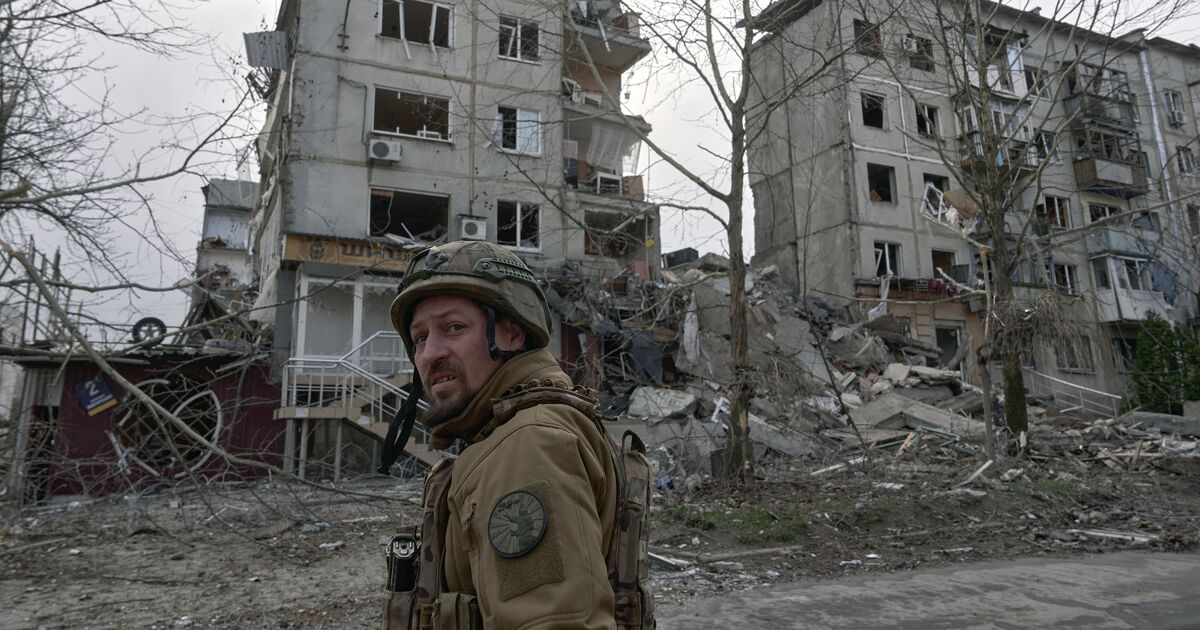 Russian flag spotted flying in besieged Ukrainian stronghold city | World | News