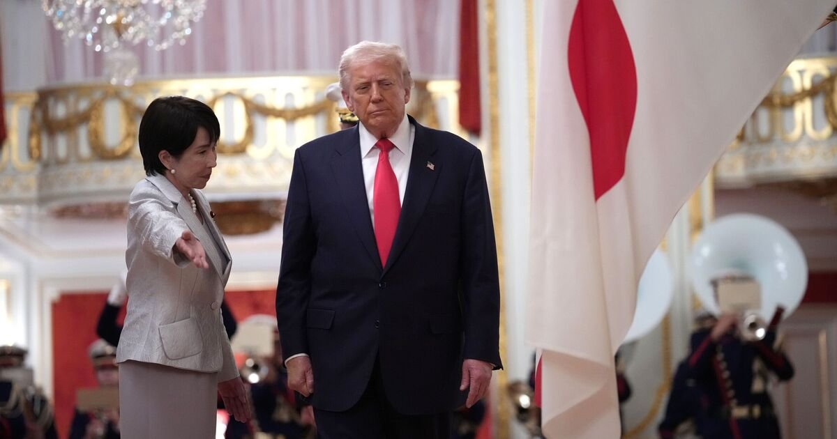 Trump-health-fears-as-confused-President-wanders-aimlessly-on-Japan.jpg