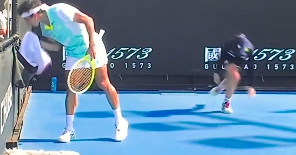 Australian Open ball kid collapses during match as player rushes over in worrying incident