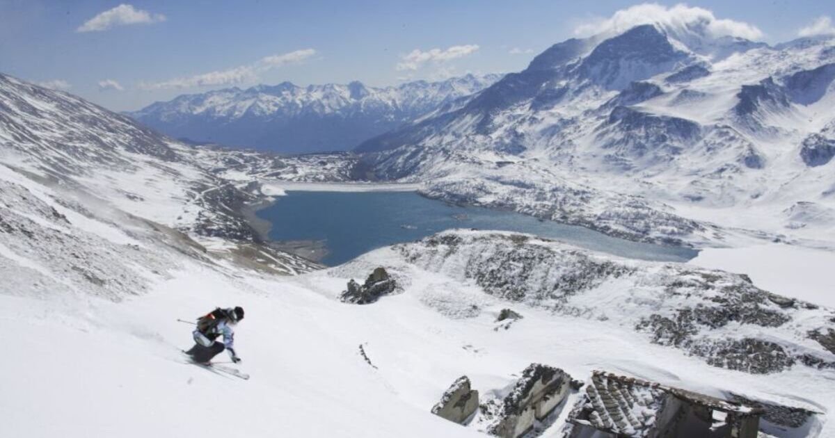 Horrified-ski-resort-workers-find-dead-tourist-in-gondola.jpg