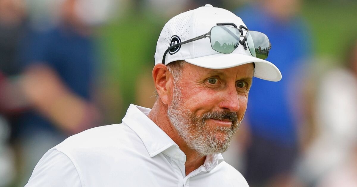 Phil-Mickelson-brutally-snubbed-as-PGA-Tour-create-new-Brooks.jpg