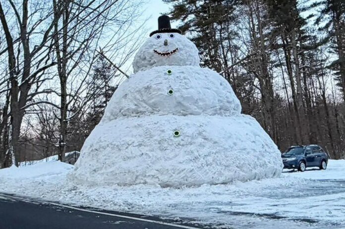 Massachusetts-familys-hulking-snowman-grows-to-23-feet-tall-after-weekend.jpg