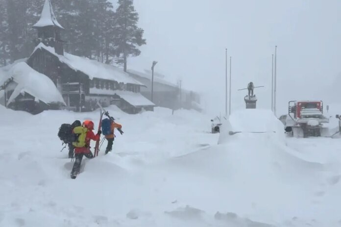 Six-skiers-buried-in-avalanche-near-Lake-Tahoe-rescued-cops.jpg