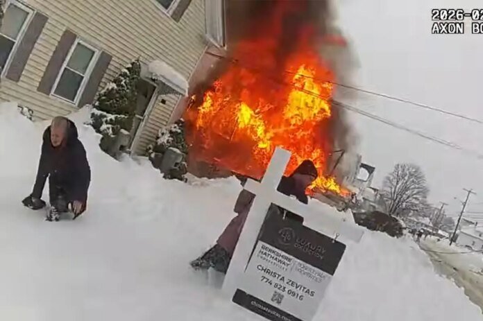 Dramatic-footage-captures-Mass-cops-hunting-for-hydrants-under-snow.jpg