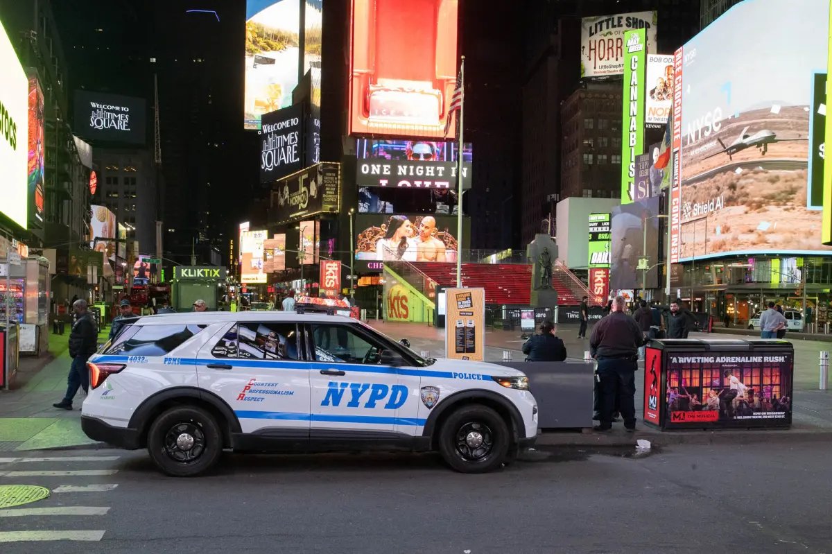 6-month-old baby girl found abandoned in Times Square: NYPD
