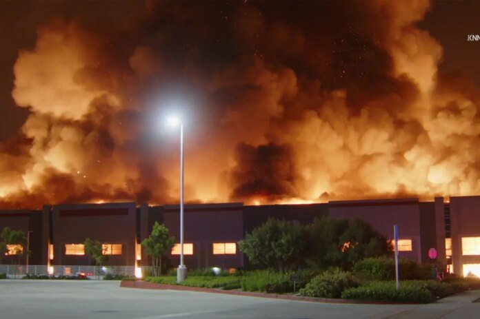 Huge-blaze-rips-through-SoCal-warehouse-arson-suspected.jpg