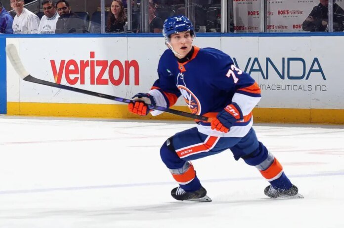 Islanders-Victor-Eklund-gets-first-point-in-NHL-debut.jpg
