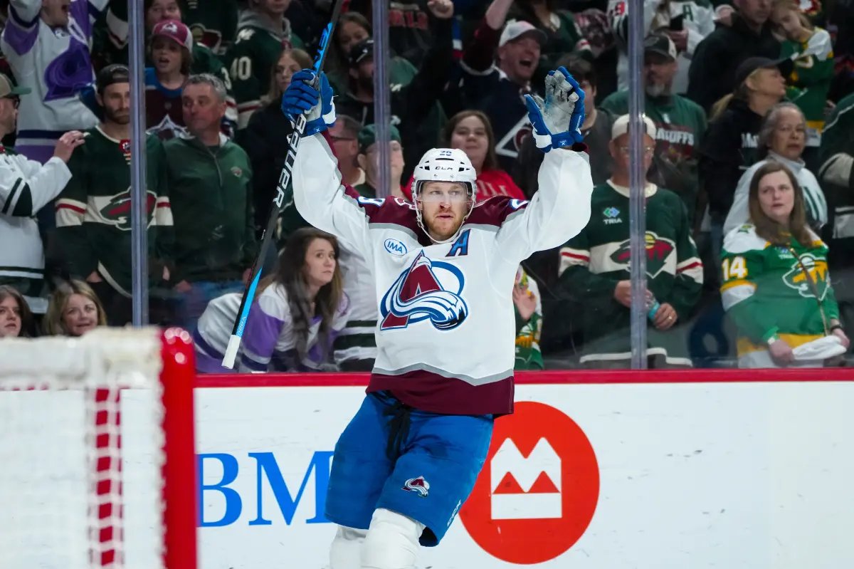 Bet $20, get $200 in bonus bets for Wild vs. Avalanche