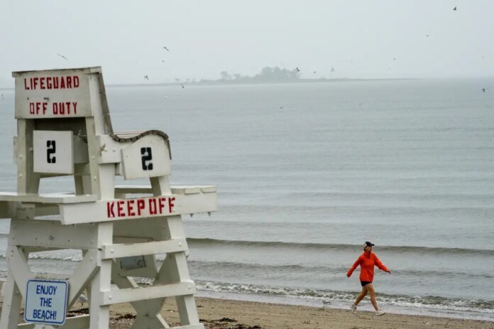 2-fisherman-rescued-1-still-missing-after-rising-tide-traps.jpg