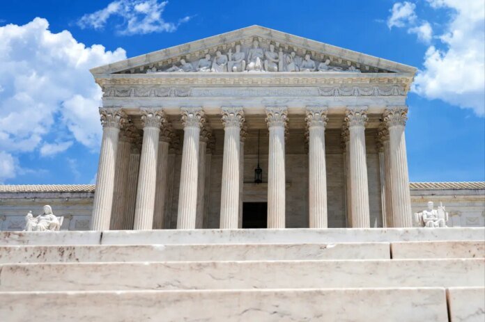 Immigration-case-dealing-with-green-card-holders-Supreme-Courts-sides.jpg