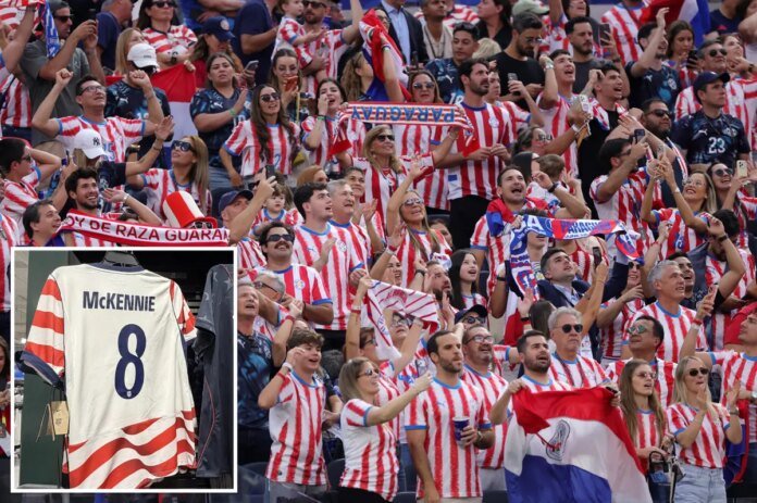 US-soccer-jerseys-given-to-American-Airlines-passengers-for-free.jpg