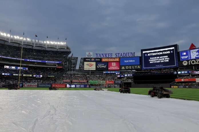Yankees-Red-Sox-postponed-due-to-severe-storm-with-makeup-doubleheader.jpg